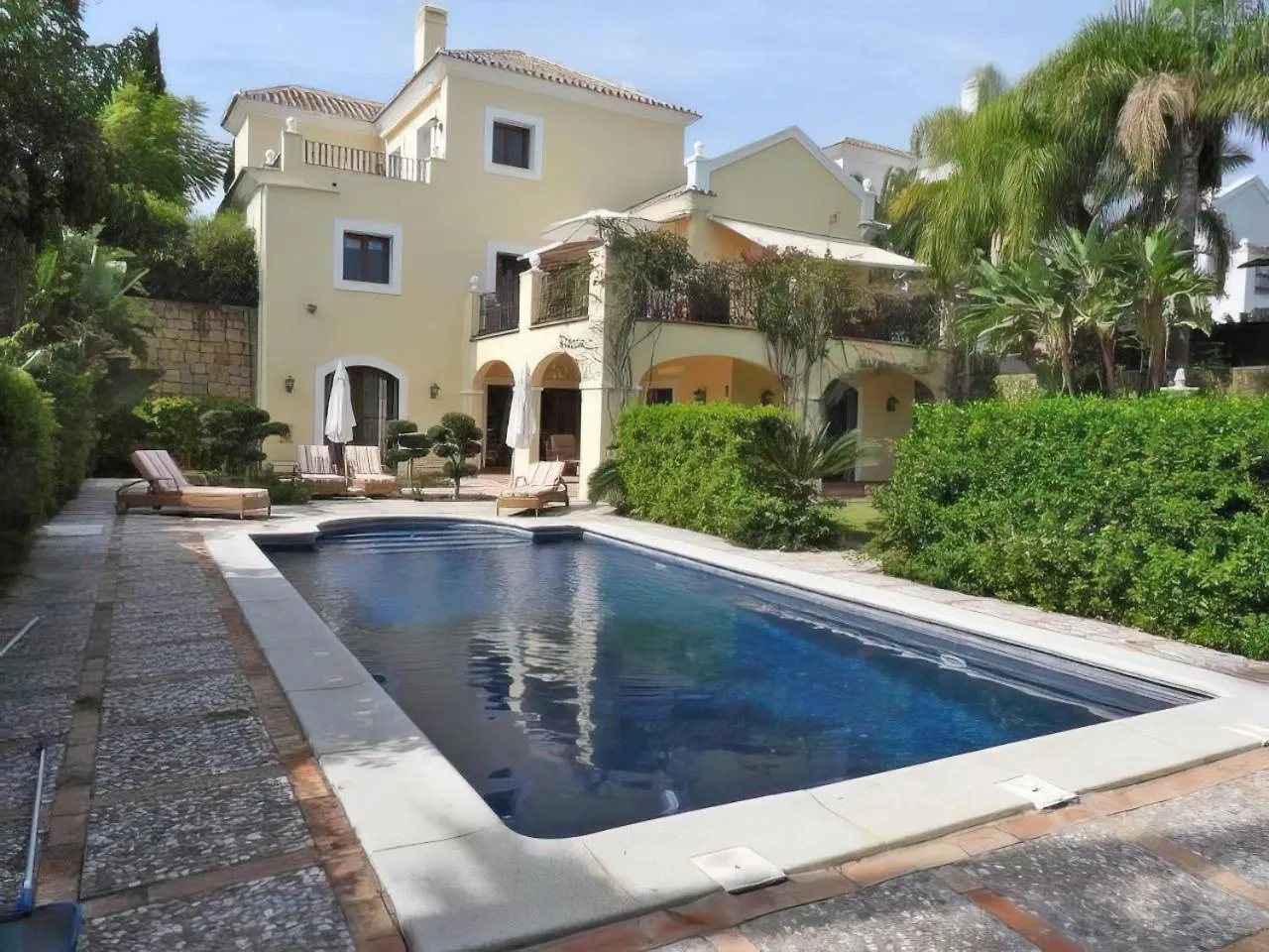 Luxury Stay At Villa Maria In El Paraiso Spain contacts